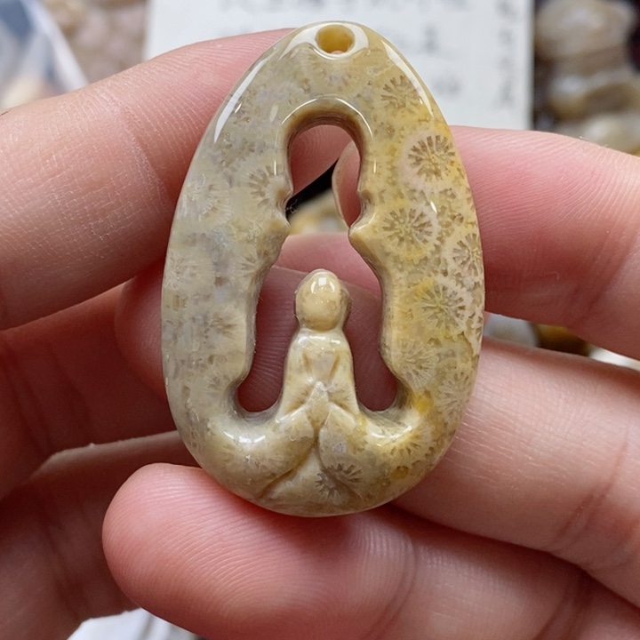 硅化珊瑚（珊瑚玉）颈饰未镶嵌