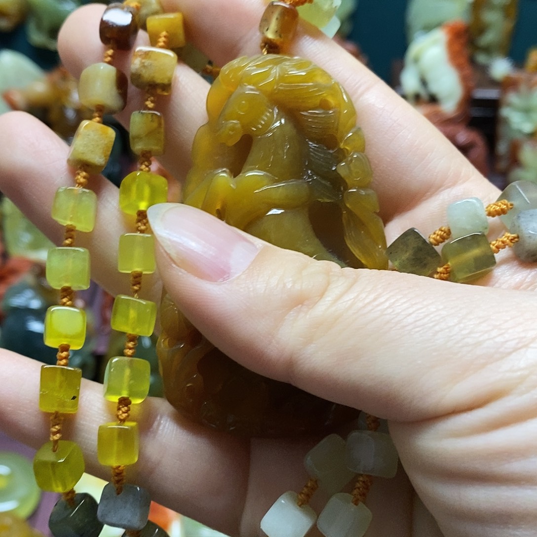 c***l岫玉未镶嵌吊坠(赠链)