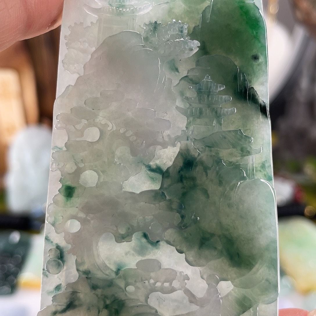 翡翠颈饰未镶嵌山水牌