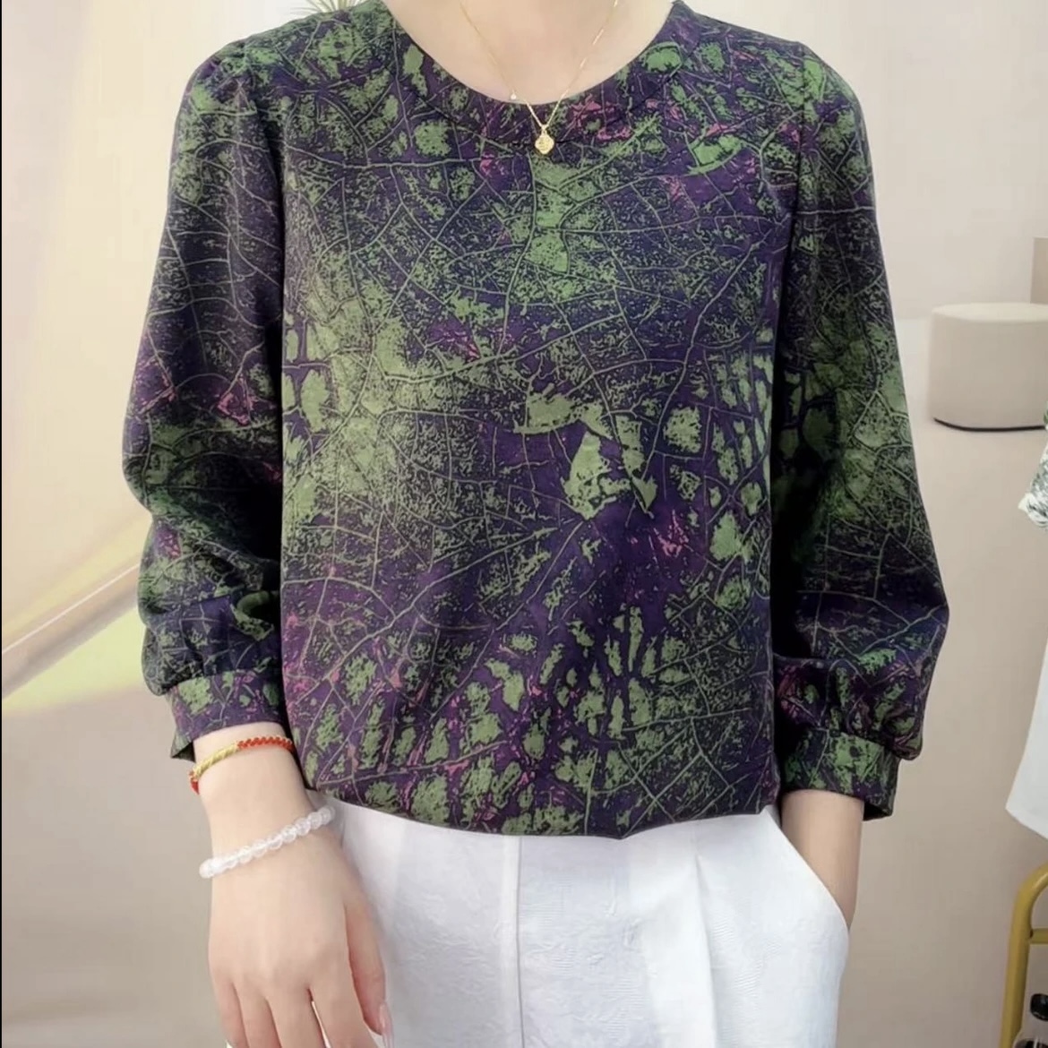  圆领紫气东来百搭小衫减龄气质时尚上衣    1710