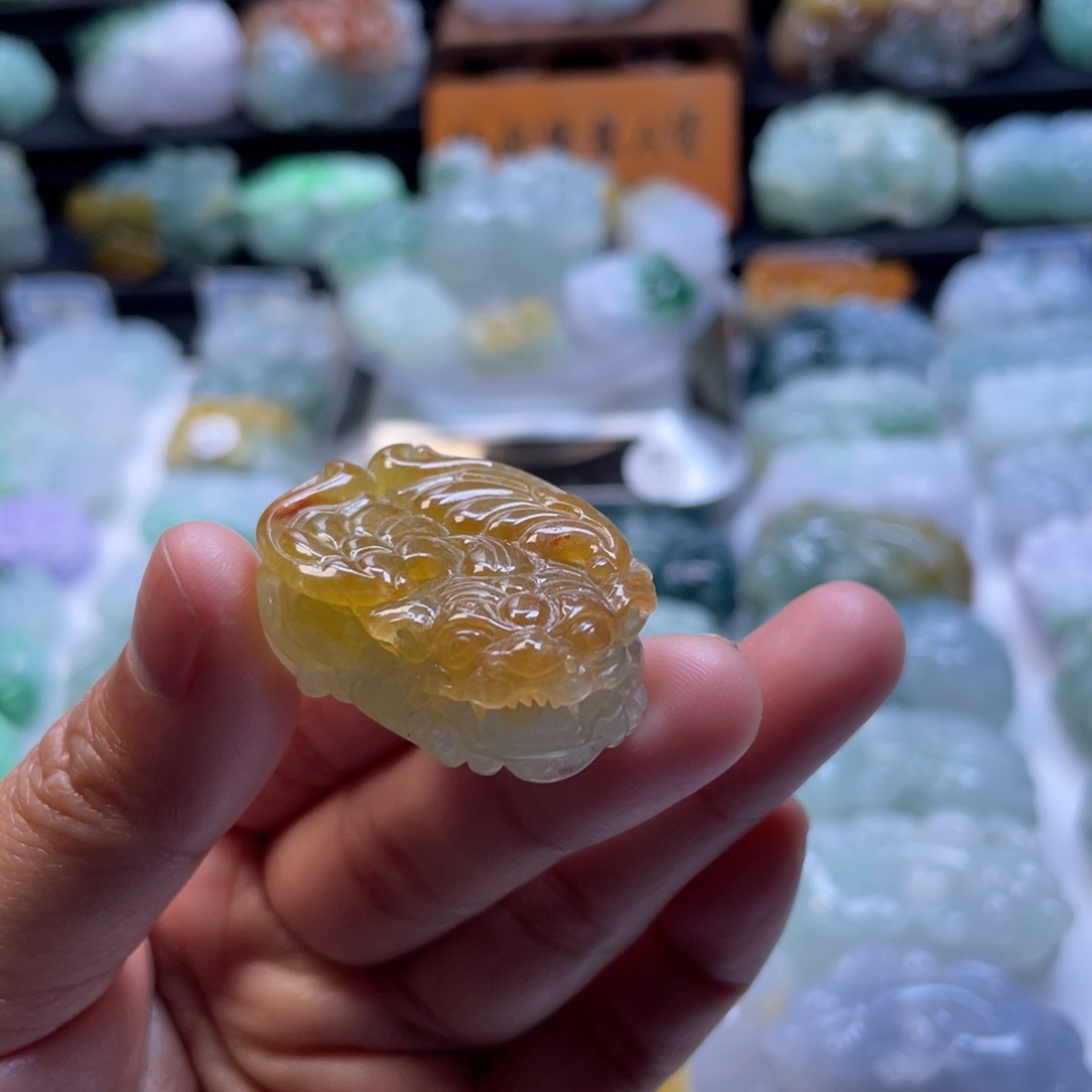 翡翠颈饰未镶嵌貔貅