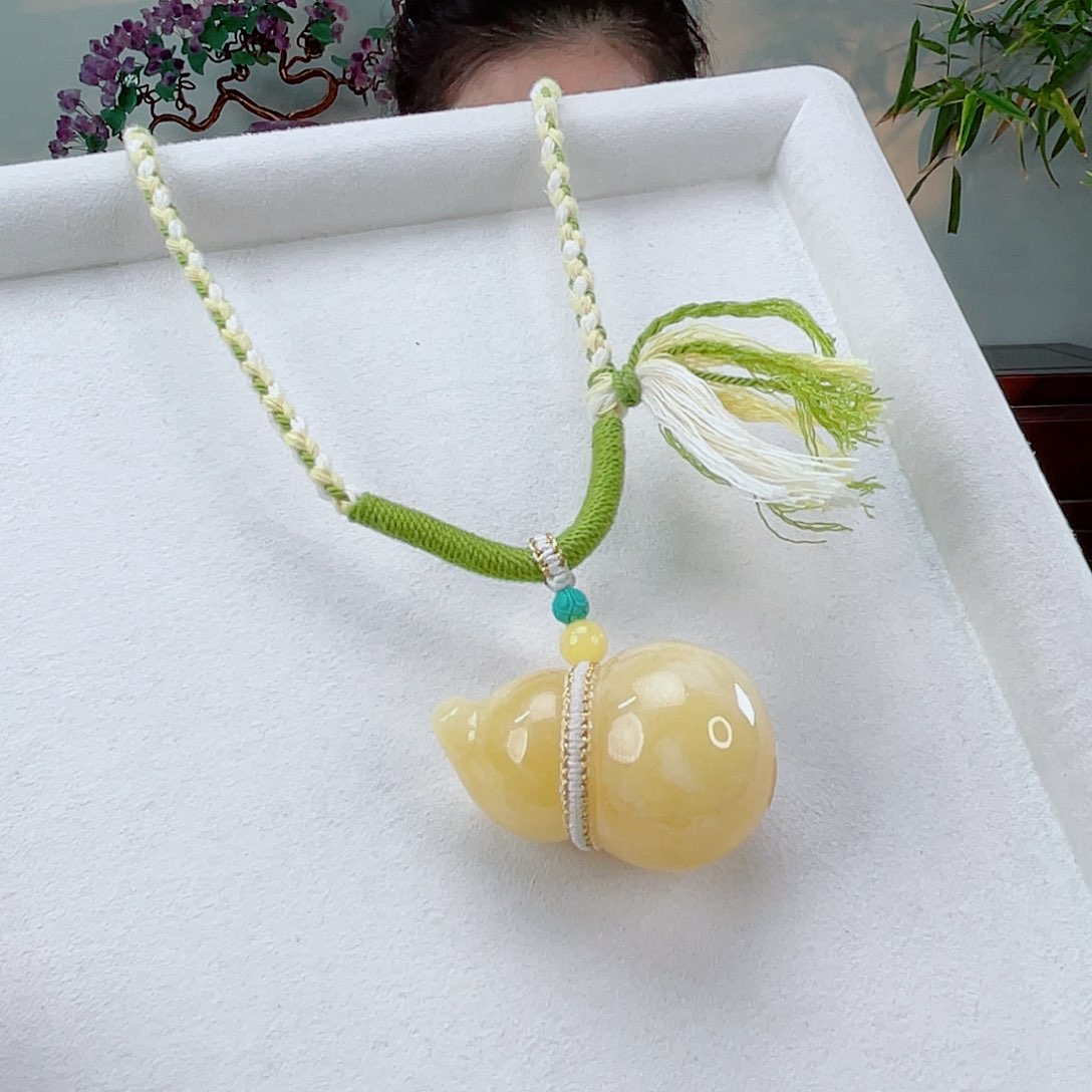 未镶嵌蜜蜡颈饰蜜蜡