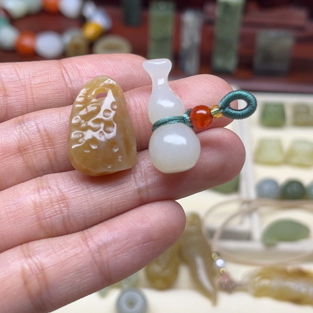 浅***然和田玉未镶嵌珠宝半成品