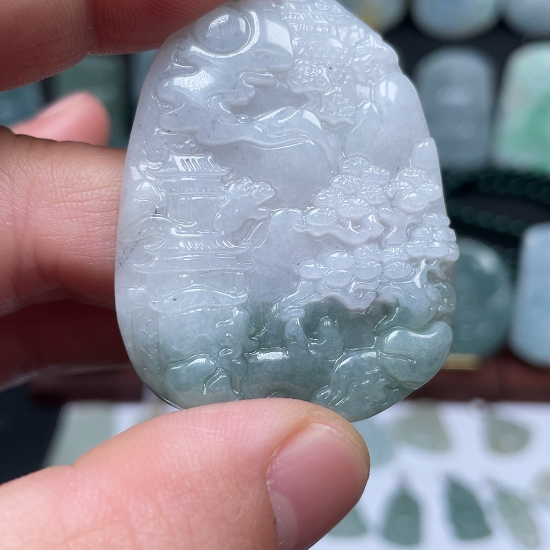 翡翠未镶嵌颈饰山水