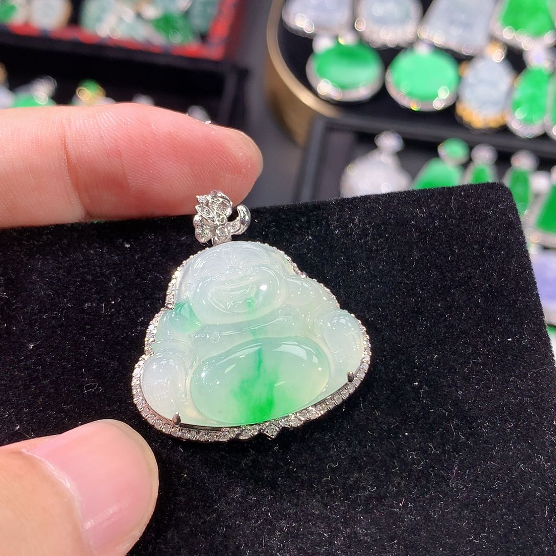 翡翠18K金镶嵌颈饰