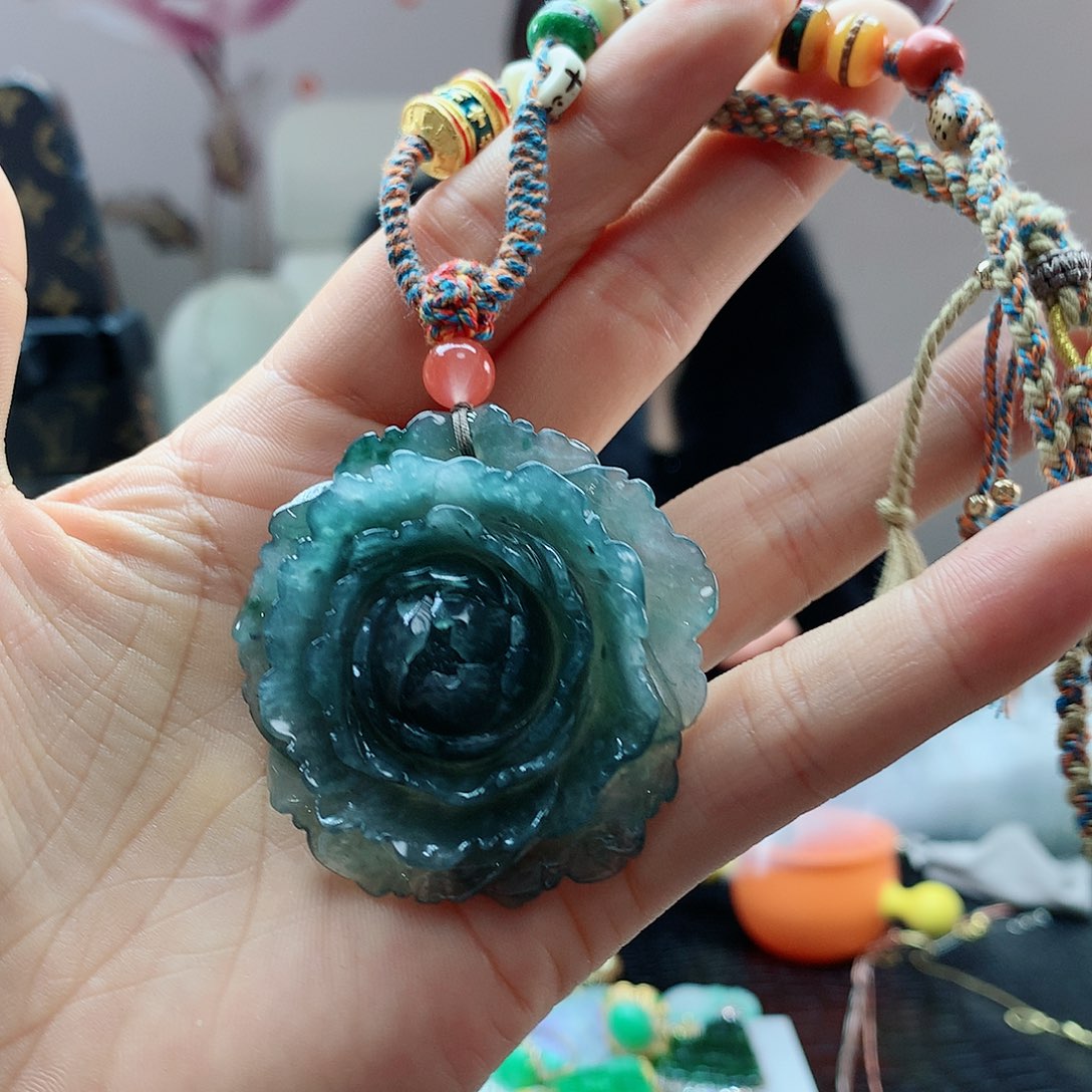 【闪购商品】翡翠吊坠(赠链)未镶嵌