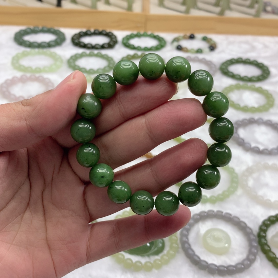 和田玉未镶嵌手串（猕猴桃碧玉11.8）