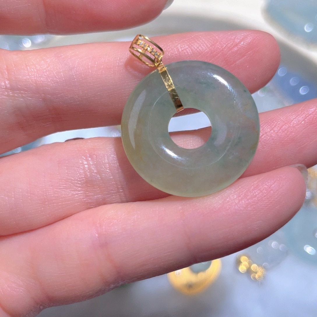 翡翠颈饰18K金镶嵌翡翠