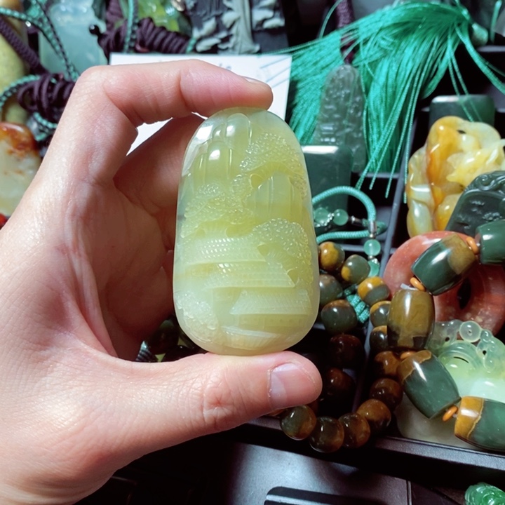 蛇纹石玉颈饰未镶嵌