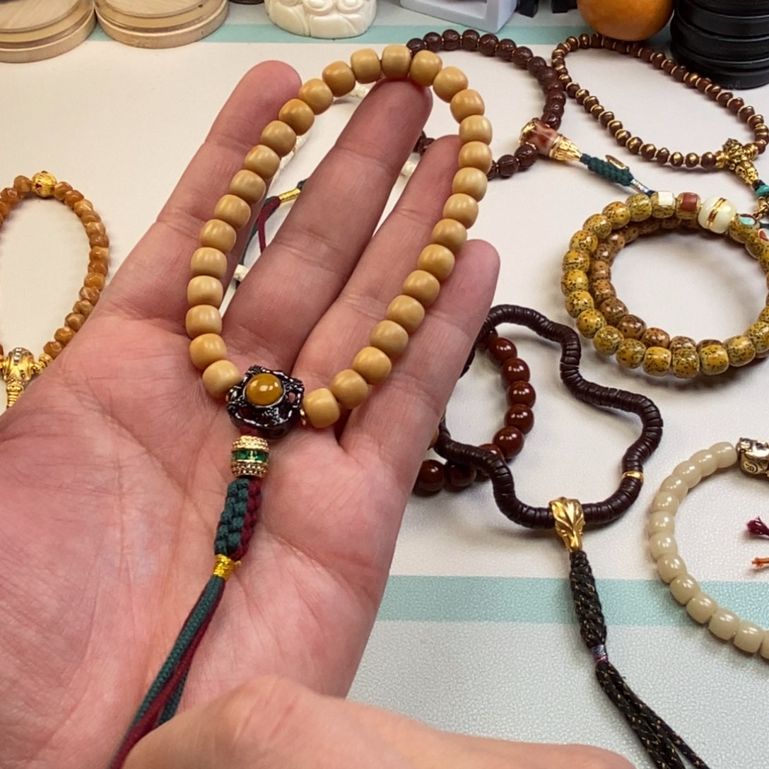 吊坠菩提。。。。。。。。。。。。。