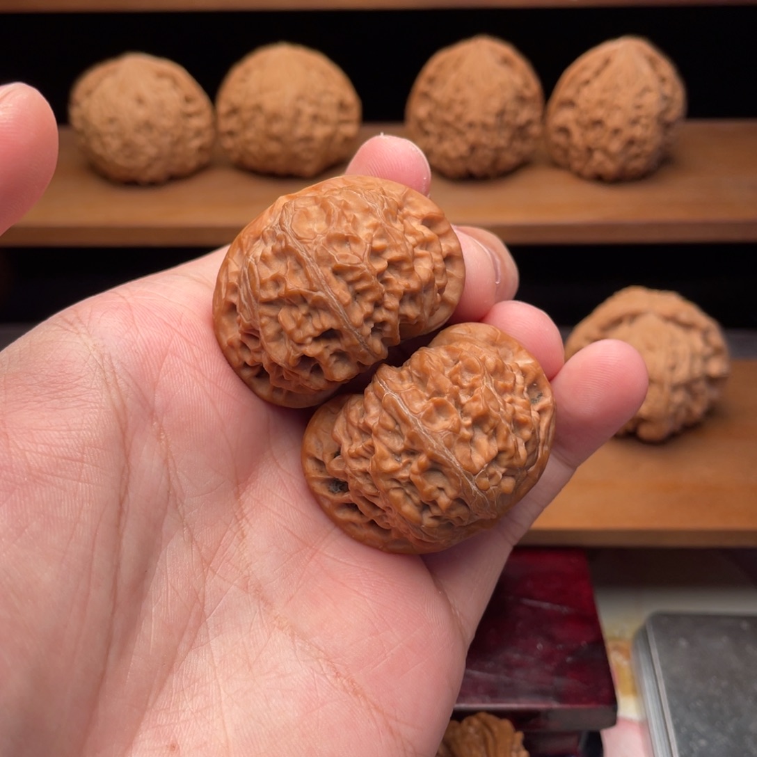 文玩核桃吊坠40桃心大肚红皮老树宫灯