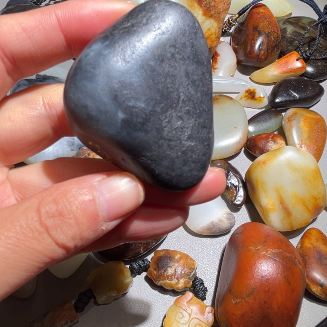 和田玉（糖玉）未镶嵌挂件和田玉64克