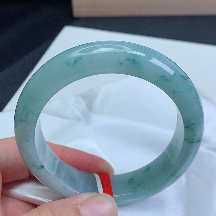 翡翠手镯未镶嵌58圈口