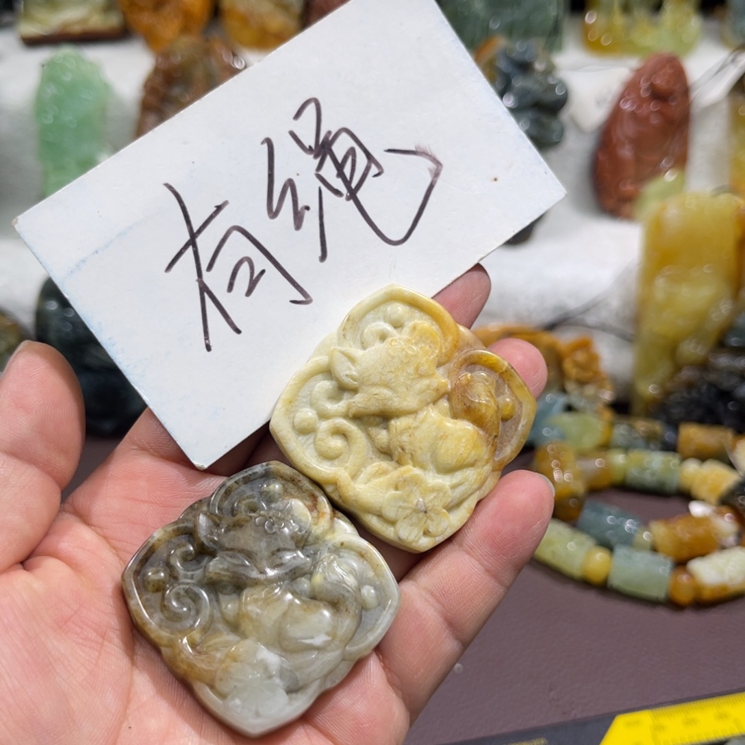 未镶嵌蛇纹石玉颈饰