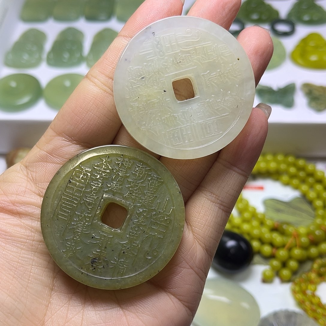 胆***子蛇纹石玉未镶嵌颈饰