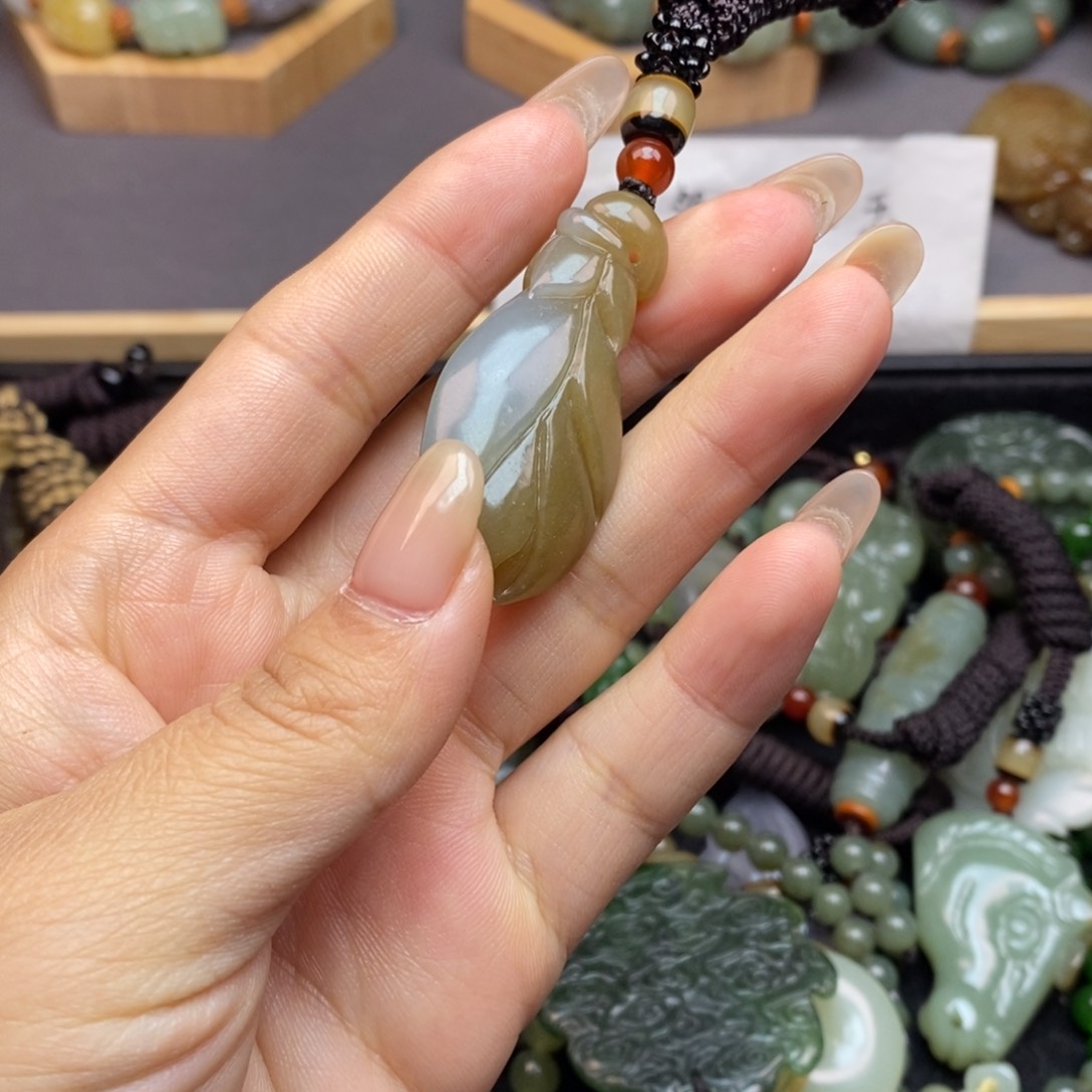 和田玉颈饰未镶嵌