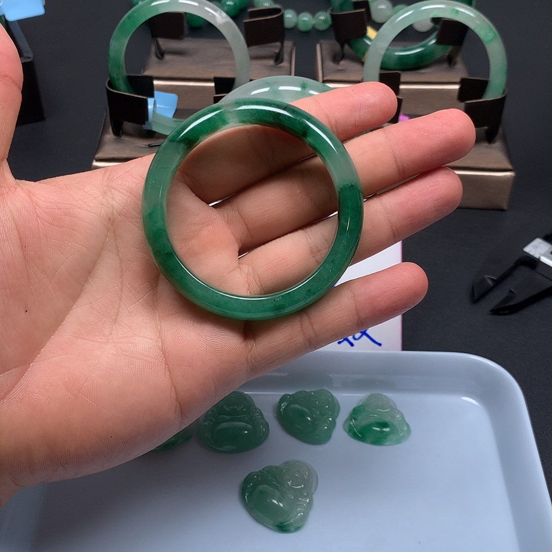 石英质玉手镯未镶嵌