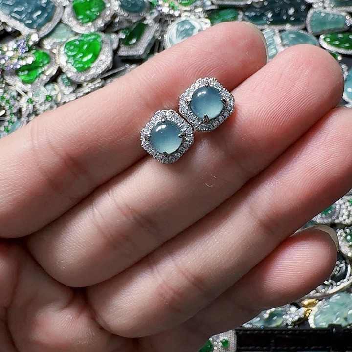 翡翠颈饰未镶嵌天然A货翡翠放漏