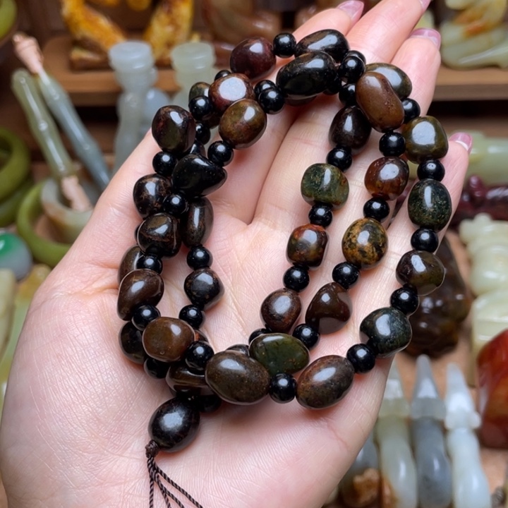 蛇纹石玉未镶嵌颈饰