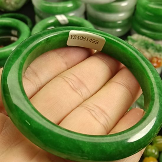 翡翠颈饰未镶嵌王**实