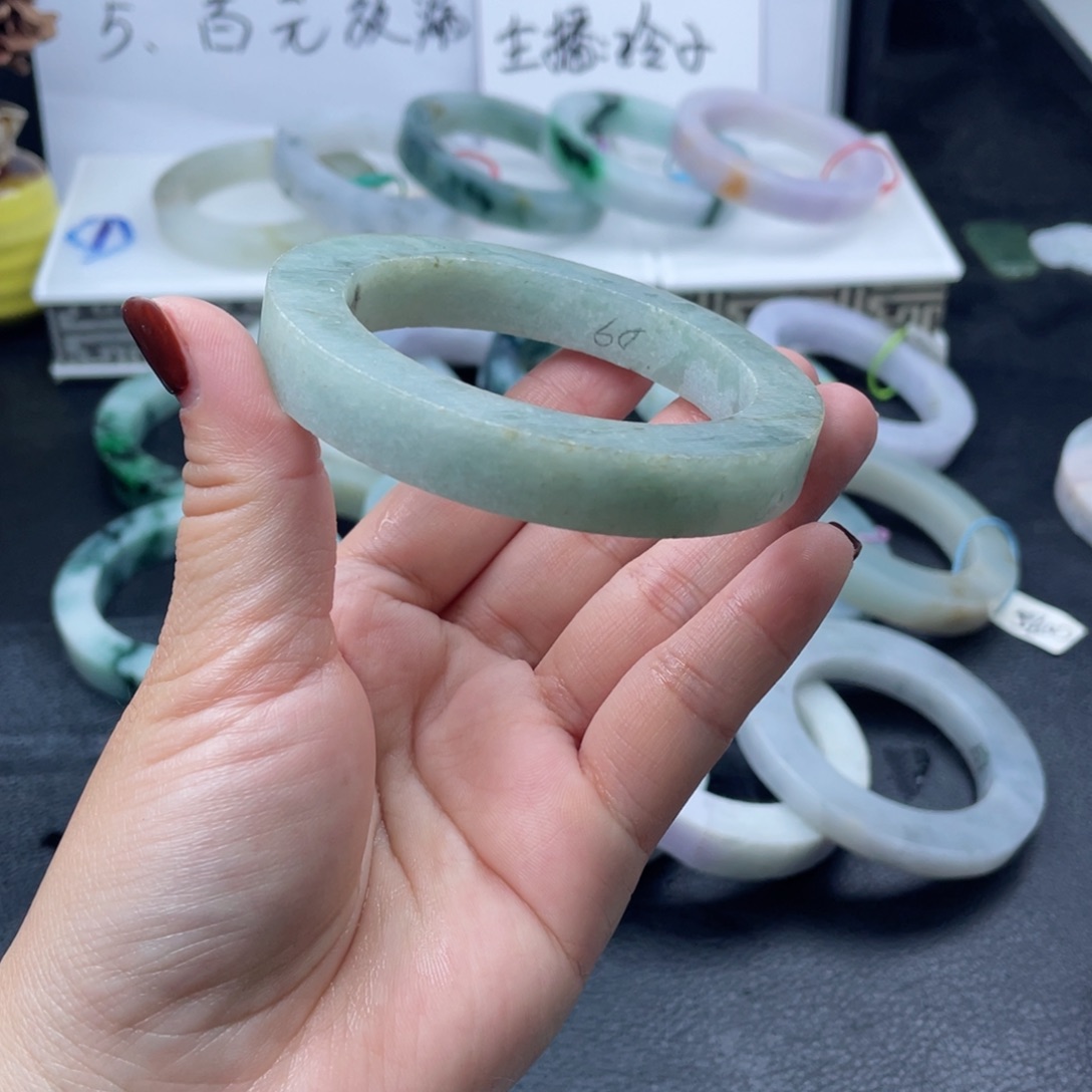 定制翡翠未镶嵌正圈手镯