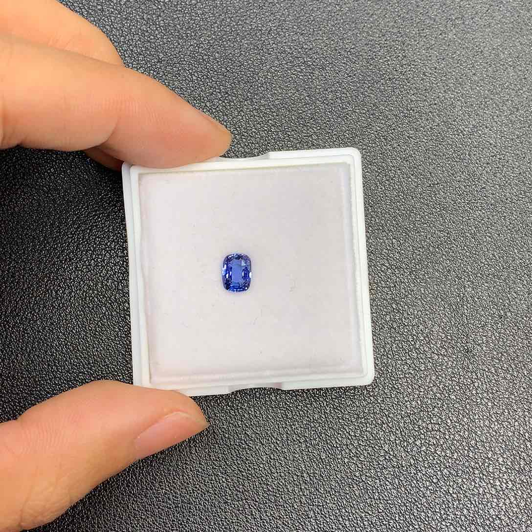 蓝宝石裸石未镶嵌