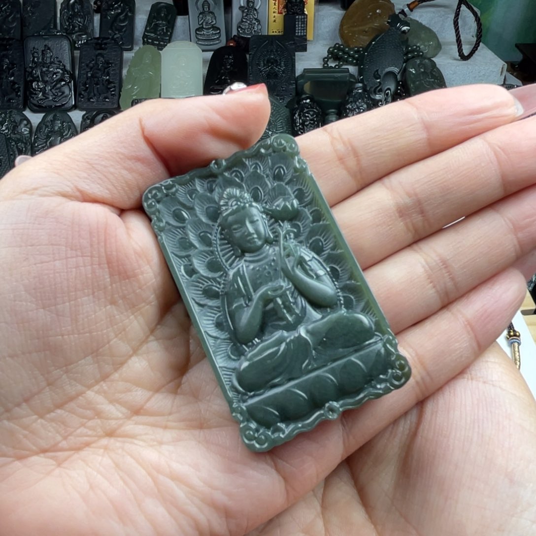 颈饰未镶嵌和田玉赵*帅