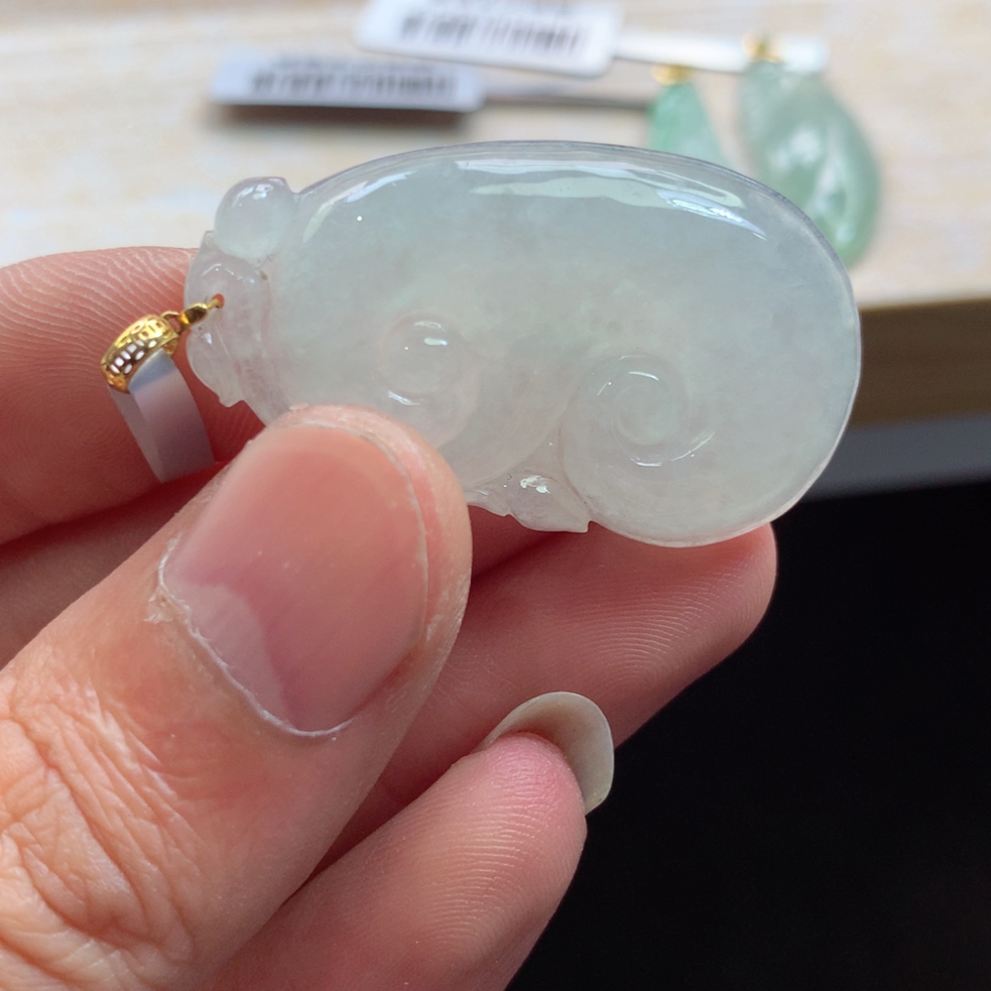 翡翠未镶嵌颈饰吊坠