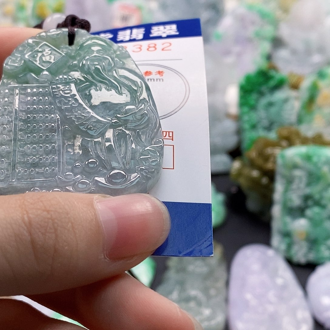 吊坠(不含链)未镶嵌翡翠