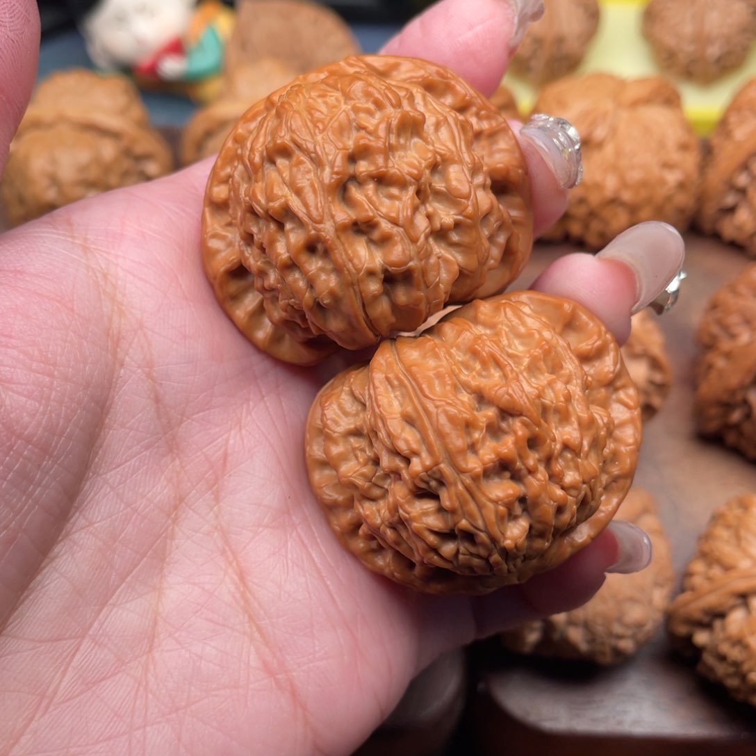 文玩核桃把件说****阳红皮白狮子41.