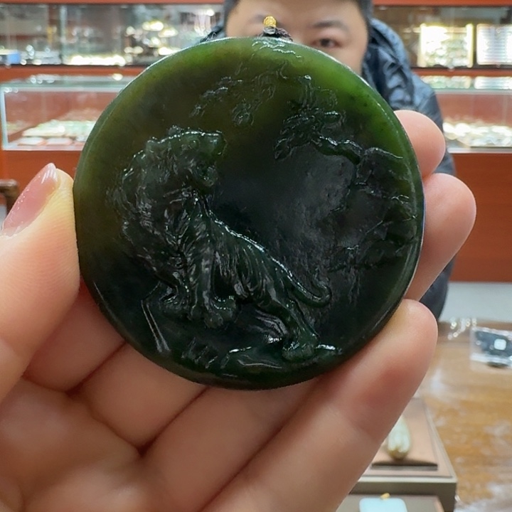 和田玉挂件未镶嵌碧玉虎牌（可车挂）