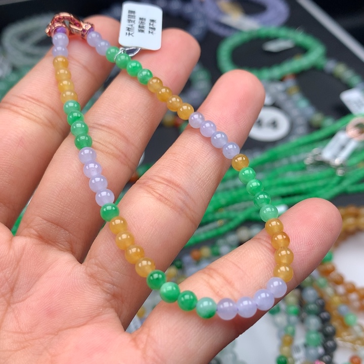 翡翠手镯未镶嵌卡