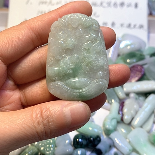 翡翠未镶嵌颈饰吊坠