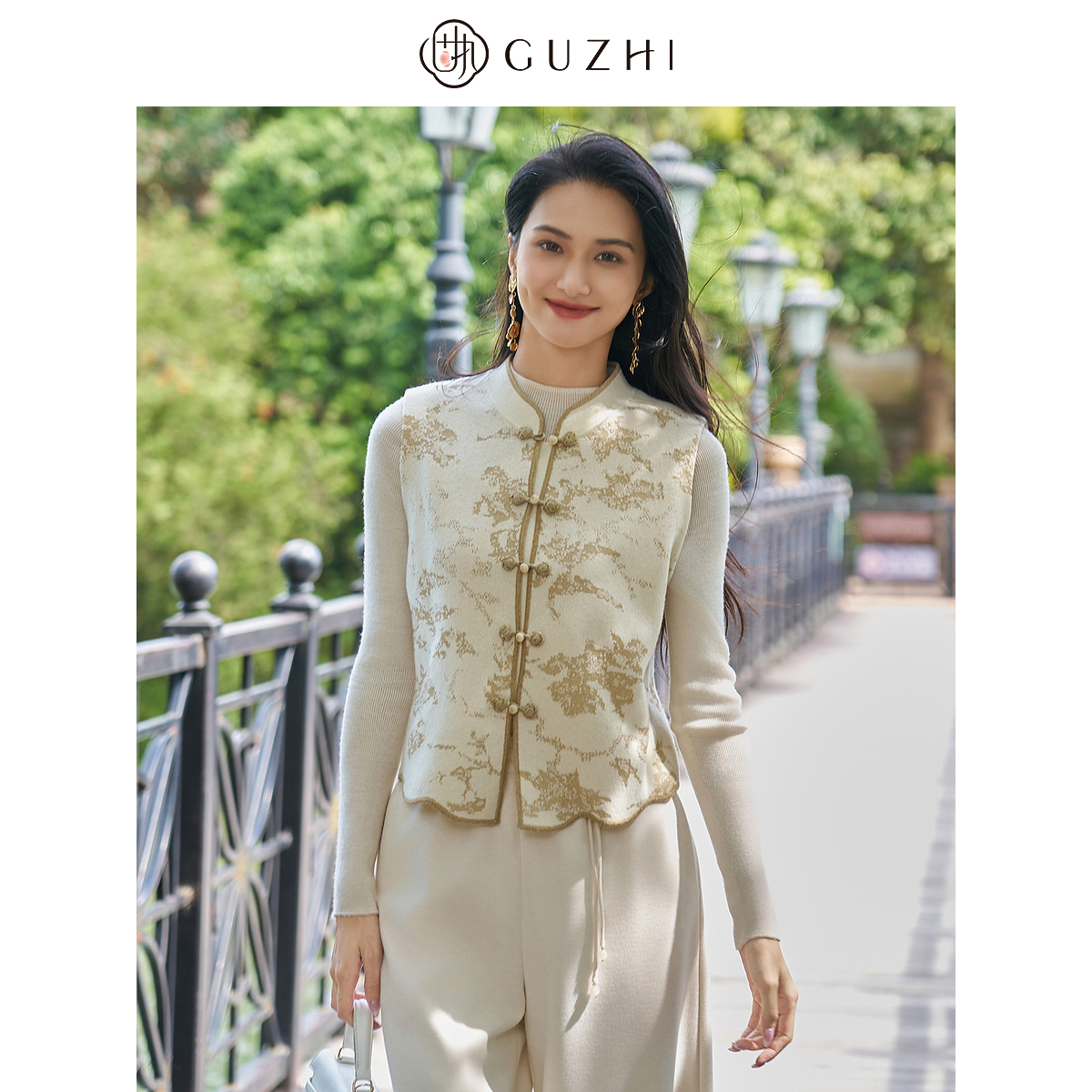 固执2025秋冬新款新中式盘扣立领无袖短款毛织马甲女上装