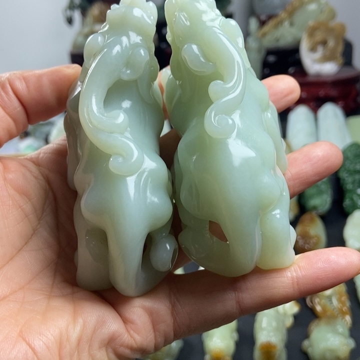 耑***耑和田玉未镶嵌颈饰