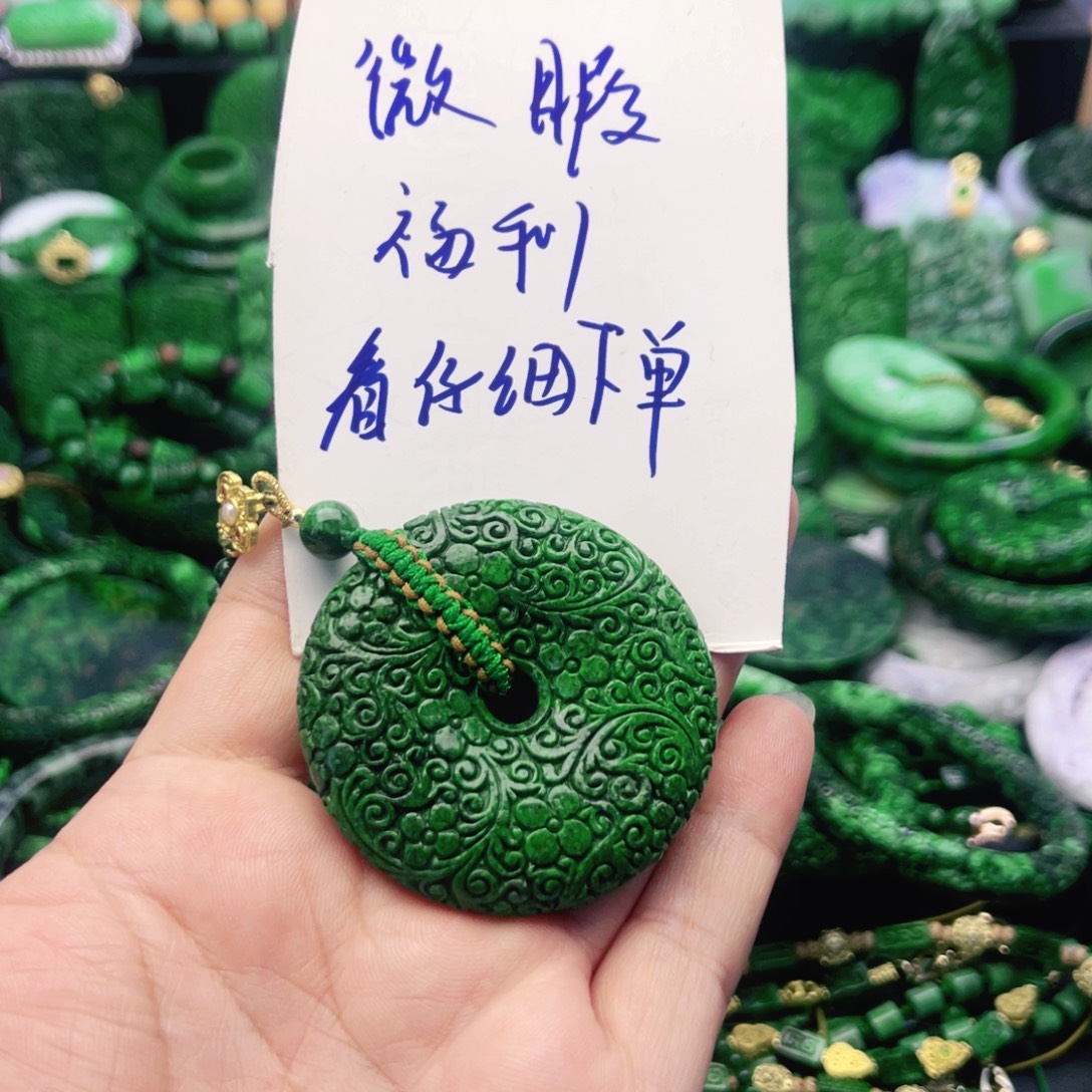 只买单纯的吊坠，没带链子，属的性质。吊坠，带瑕疵