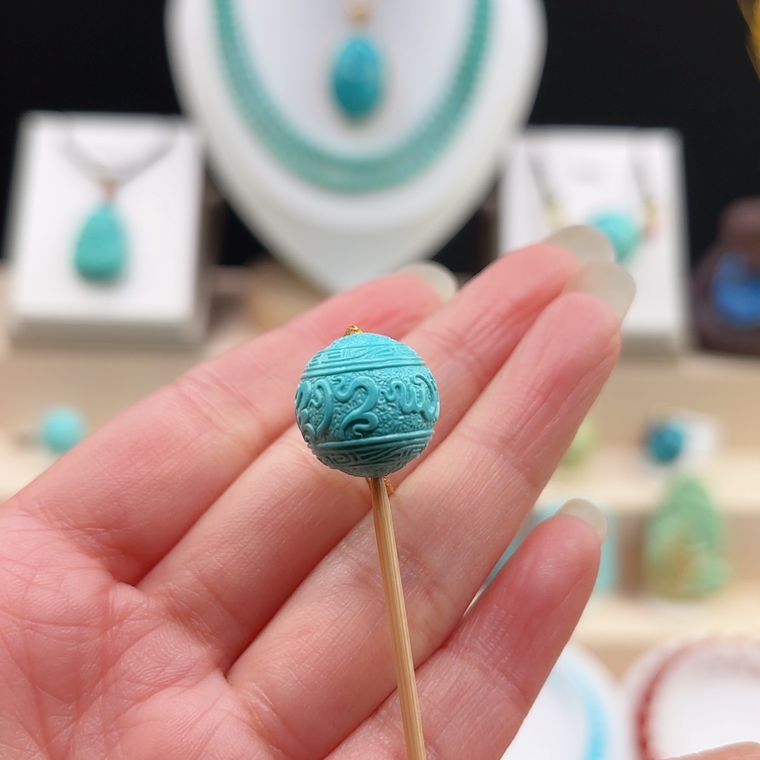 绿松石配饰未镶嵌江**画