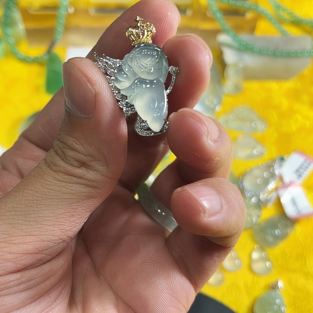 翡翠颈饰18K金镶嵌飞*缅甸翡翠