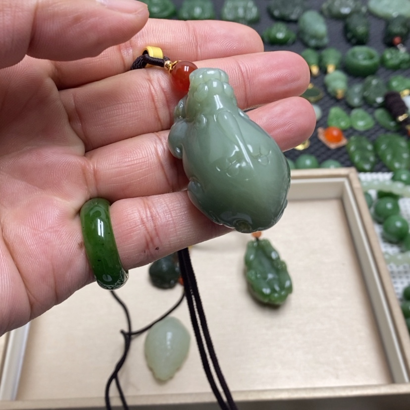 【闪购商品】和田玉（碧玉）颈饰未镶嵌b****?