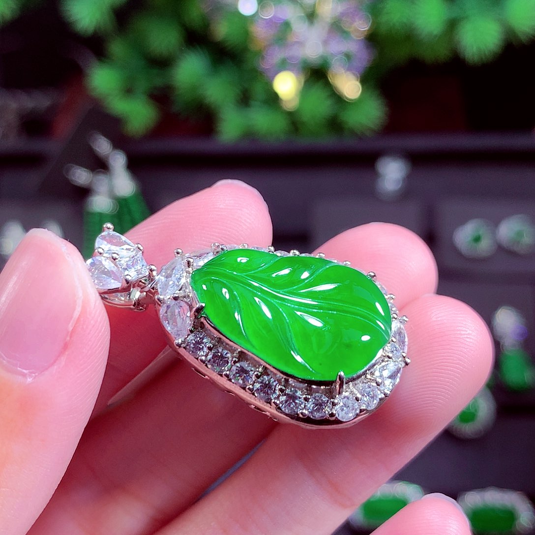 颈饰未镶嵌翡翠天然