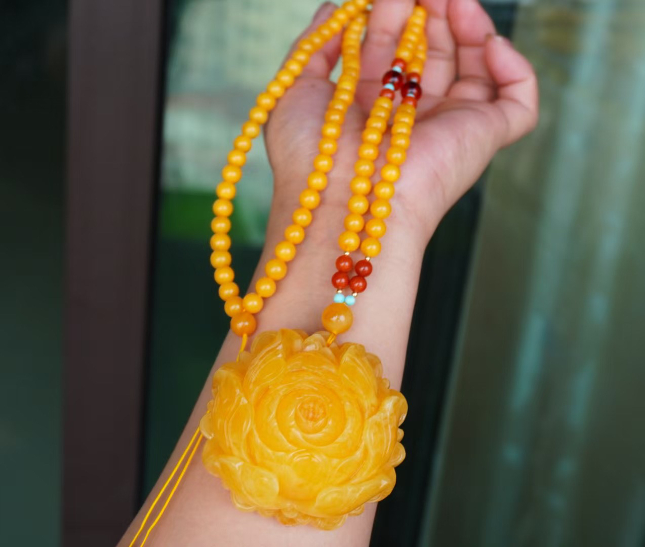 天然原矿焦皮浓蜡焦皮鸡油黄蜜蜡牡丹花吊坠毛衣链挂坠蜜蜡真品