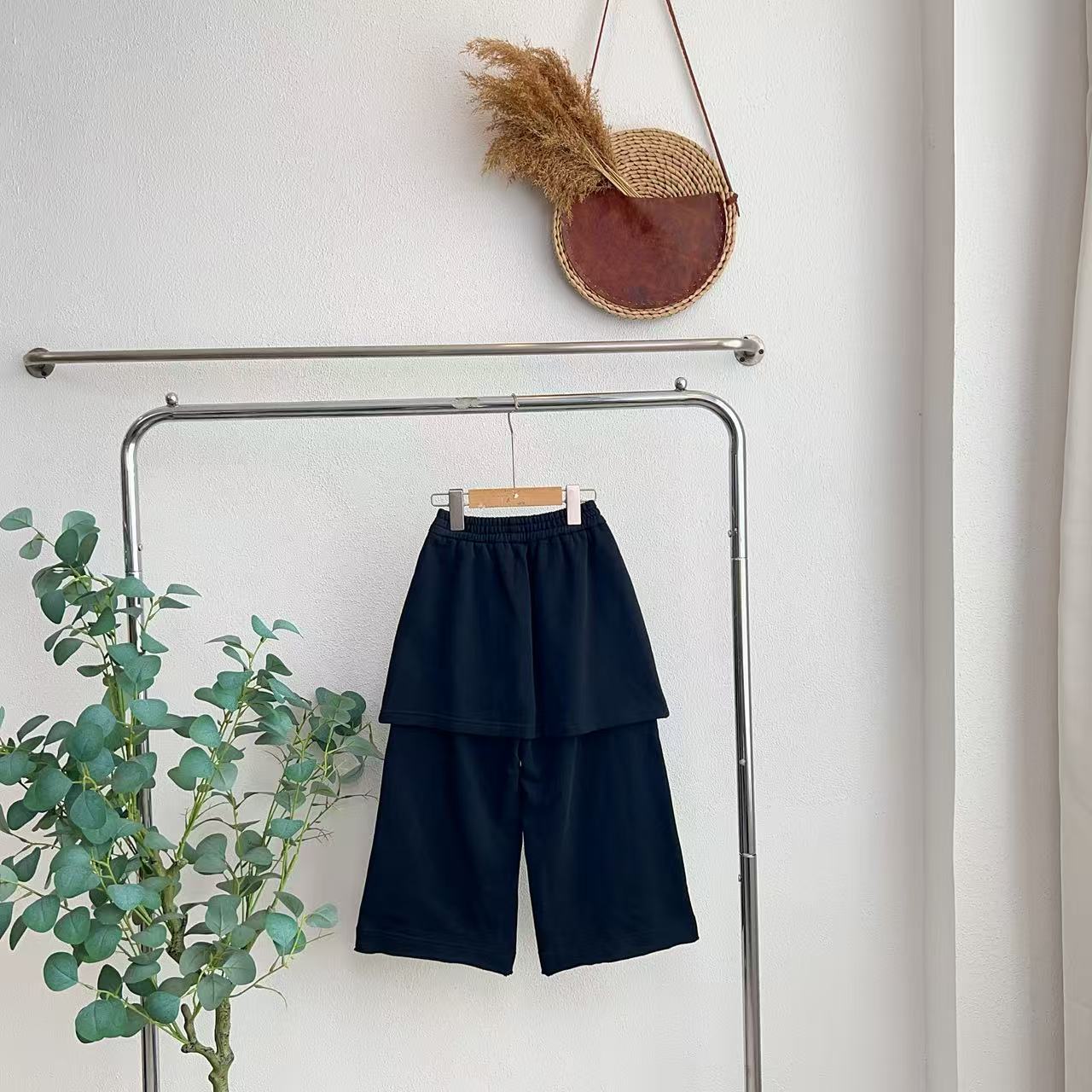 Q252丽曜石黑运动卫裤