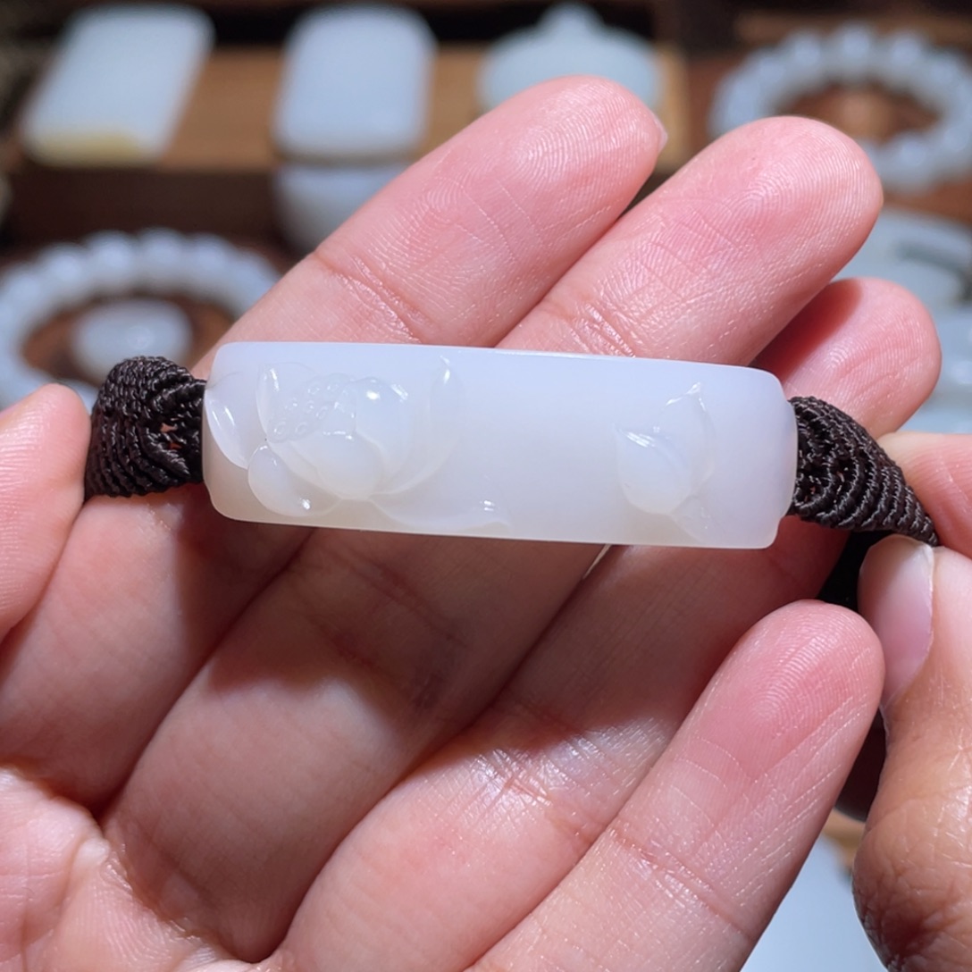 未镶嵌手链和田玉荷花手牌