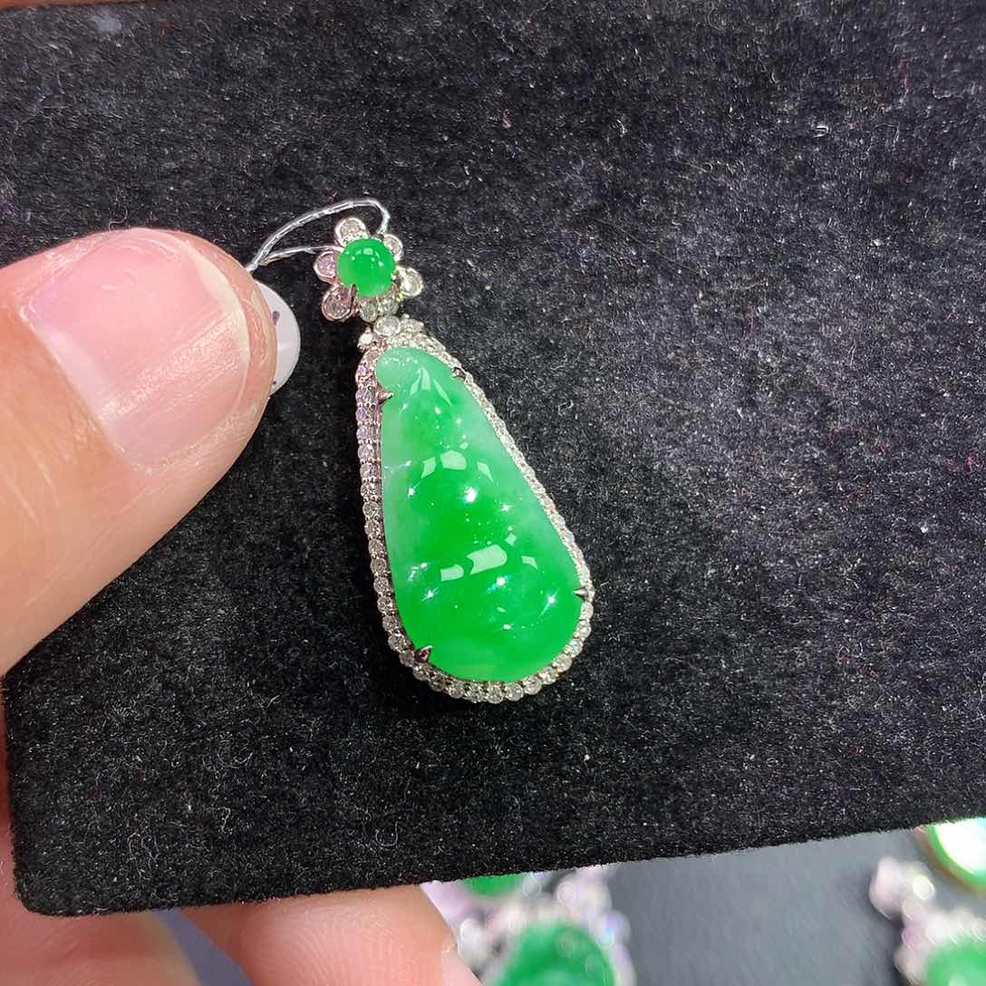 翡翠吊坠(赠链)18K金镶嵌?****⁵