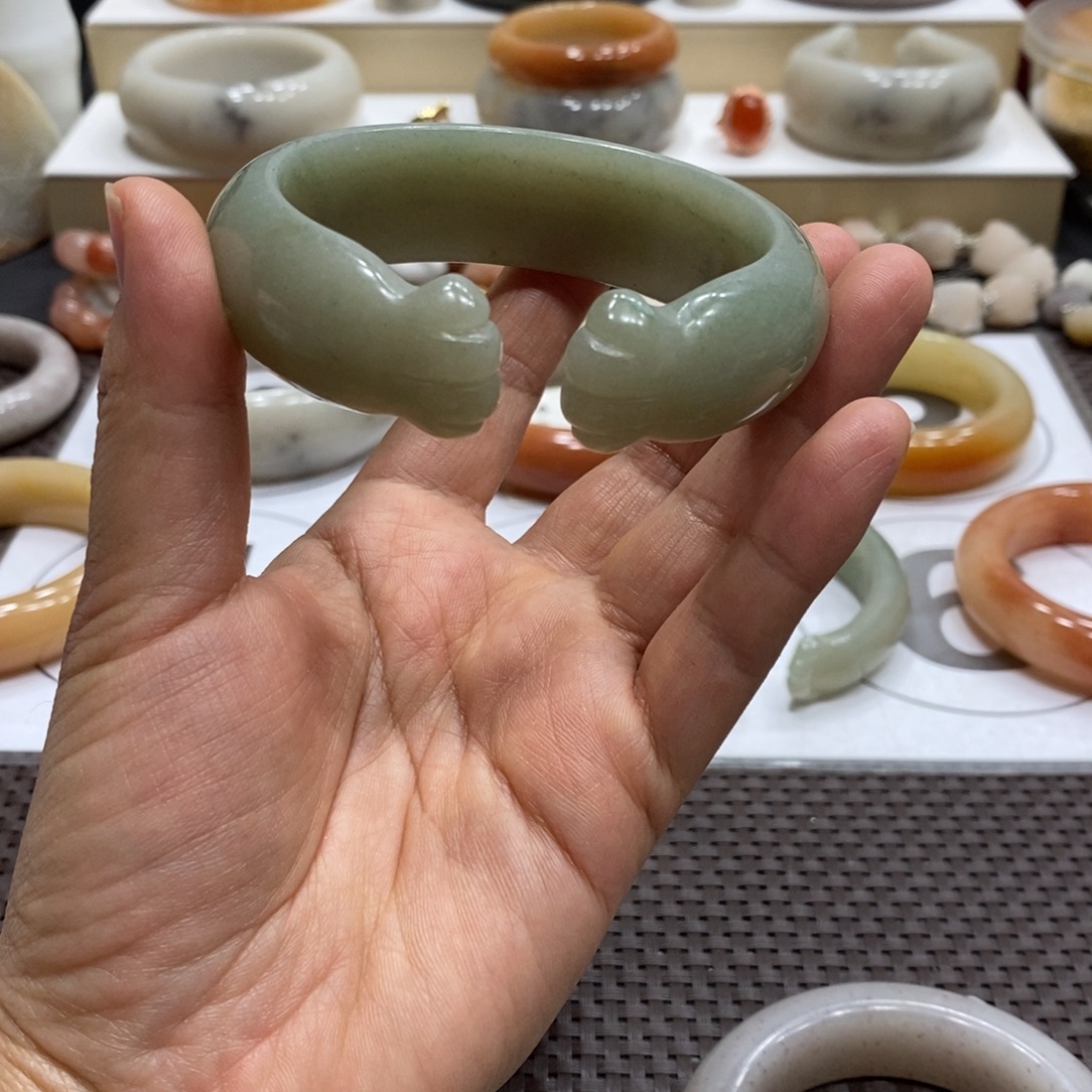 *****石英质玉未镶嵌手镯