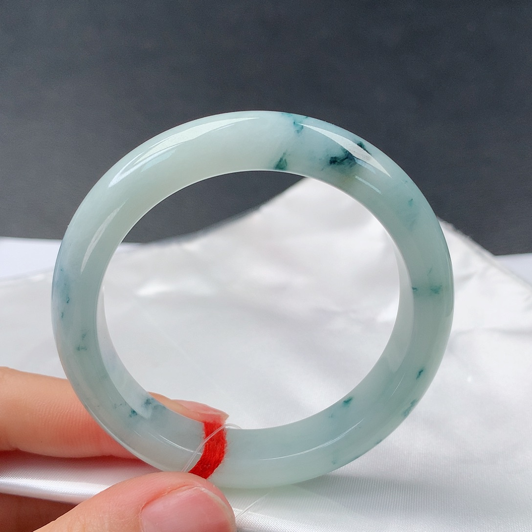 翡翠手镯未镶嵌0013正50