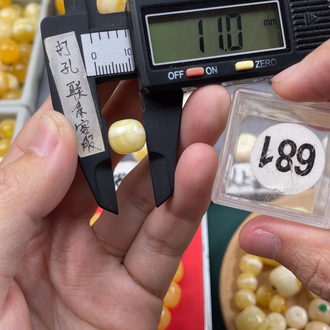 蜜蜡珠宝奇石未镶嵌