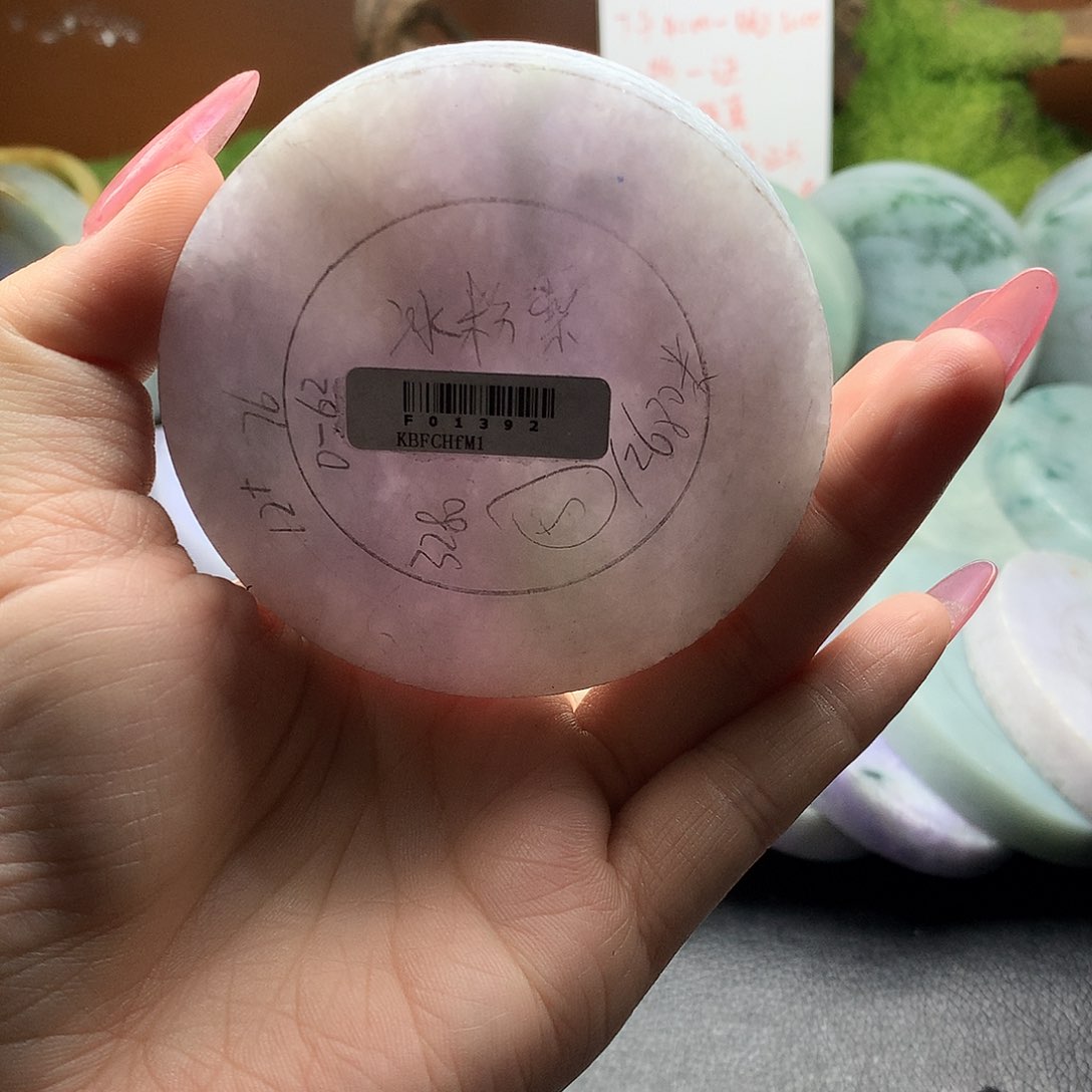 定制翡翠。未镶嵌