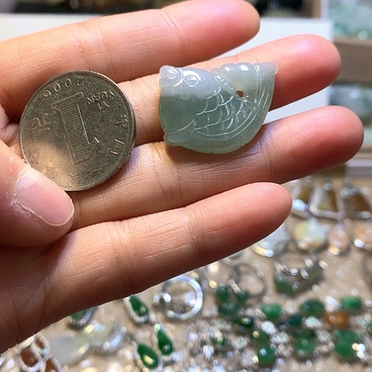 翡翠未镶嵌颈饰吊坠