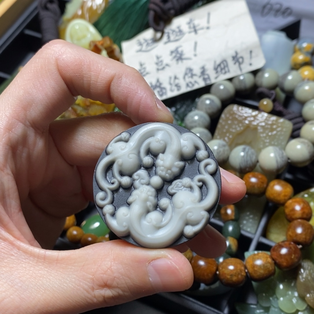 蛇纹石玉未镶嵌颈饰